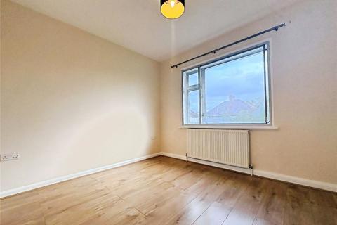 3 bedroom semi-detached house to rent, Wellington Avenue, Hounslow, TW3