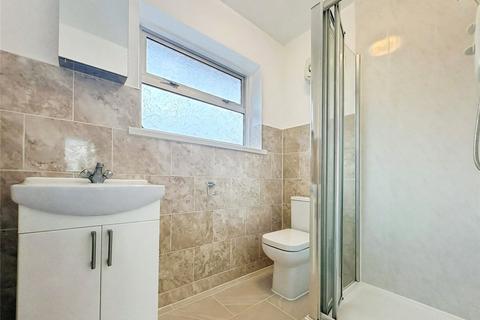 3 bedroom semi-detached house to rent, Wellington Avenue, Hounslow, TW3