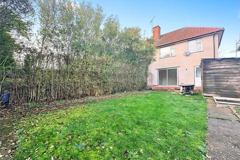 3 bedroom semi-detached house to rent, Wellington Avenue, Hounslow, TW3