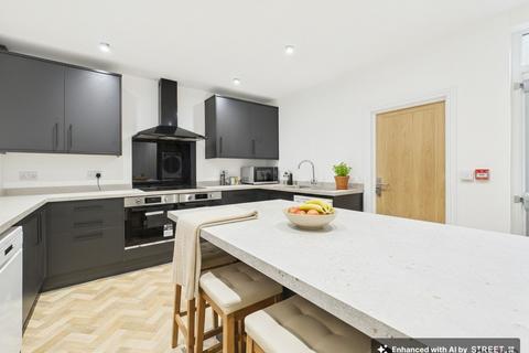 1 bedroom in a house share to rent, 31 Kingsholm Road, Gloucester GL1