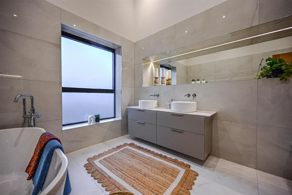 En Suite To Master