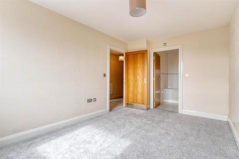 1 bedroom flat to rent, London SE28