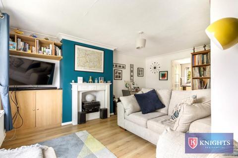 2 bedroom maisonette for sale, Monks Close, Enfield, EN2