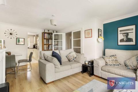 2 bedroom maisonette for sale, Monks Close, Enfield, EN2