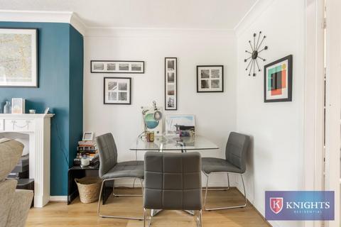 2 bedroom maisonette for sale, Monks Close, Enfield, EN2