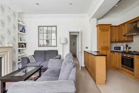 3 bedroom flat to rent, Farnell Mews , ,