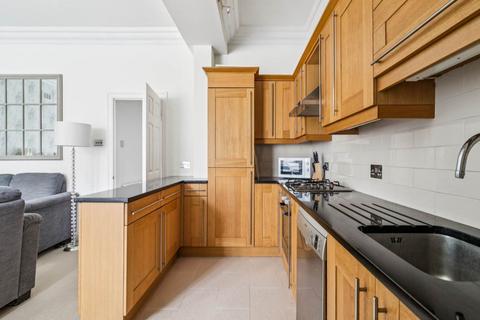 3 bedroom flat to rent, Farnell Mews , ,