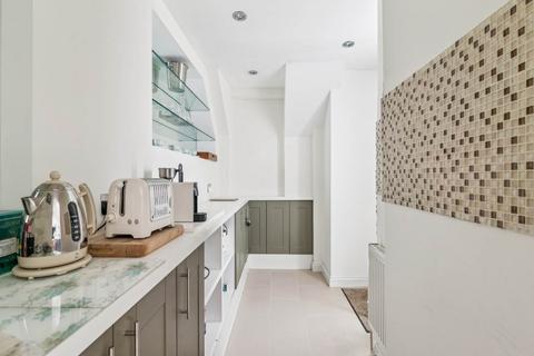 3 bedroom flat to rent, Farnell Mews , ,