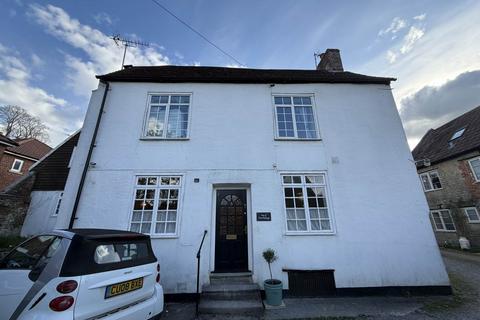 2 bedroom flat to rent, Market Place , Warminster , Wiltshire