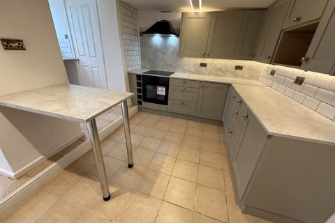 2 bedroom flat to rent, Market Place , Warminster , Wiltshire