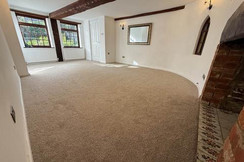2 bedroom flat to rent, Market Place , Warminster , Wiltshire