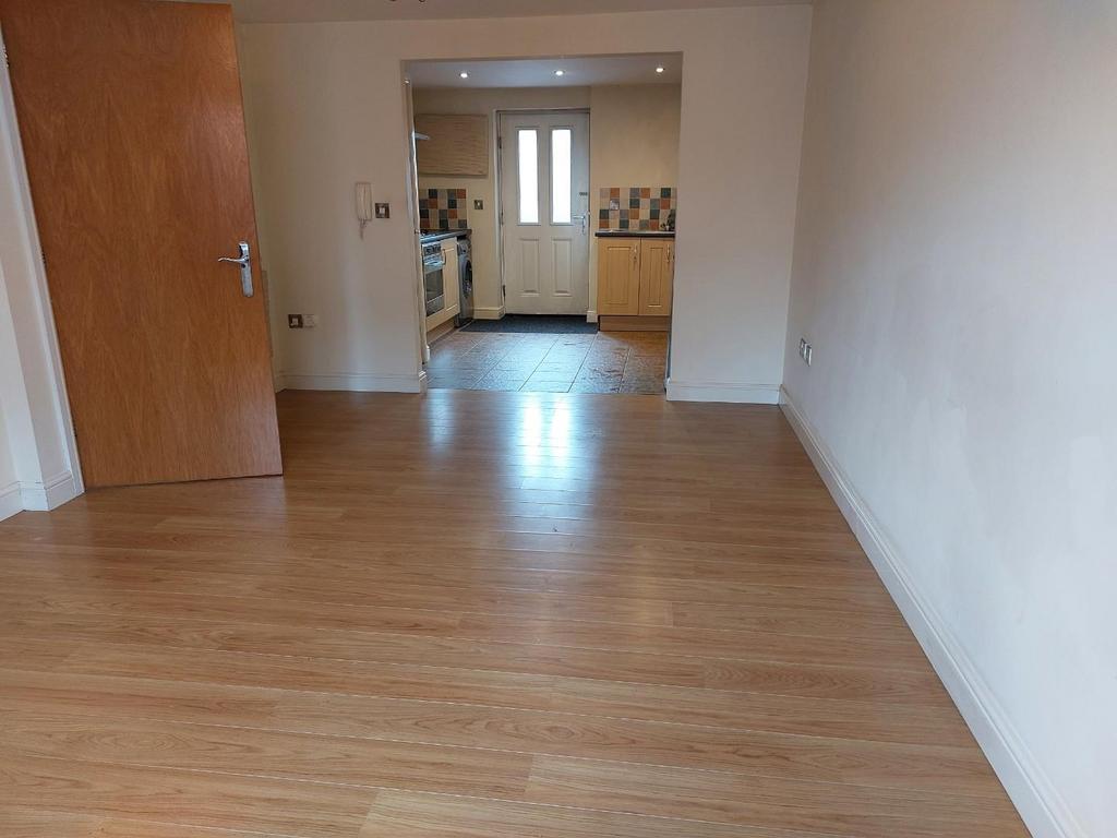 Lounge to kitchen.jpg