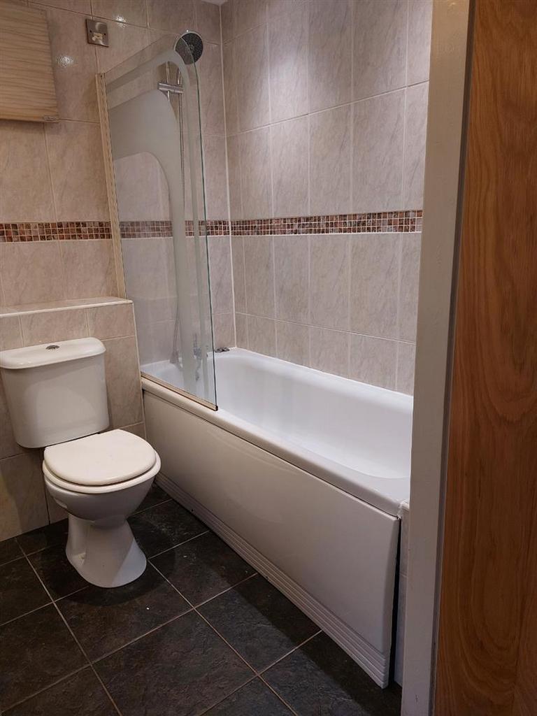 Apt 1 Bathroom.jpg
