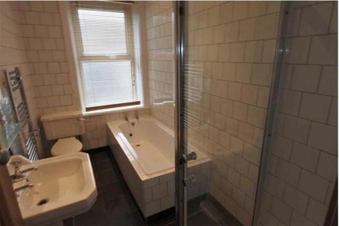 3 bedroom terraced house to rent, Syringa Street, Huddersfield