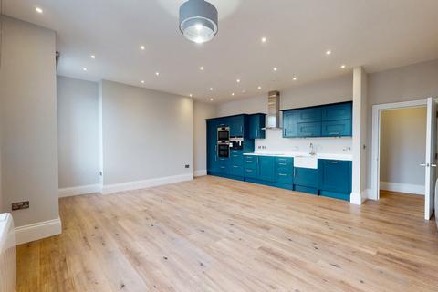 3 bedroom apartment to rent, Worcester Road, Malvern, Worcestershire, WR14 4RB