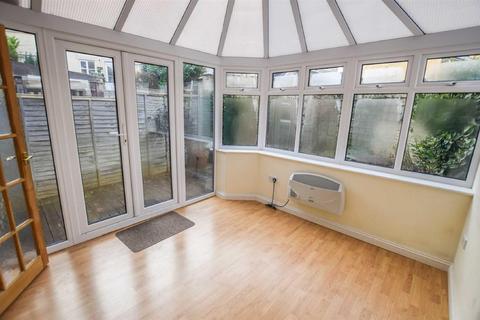 3 bedroom semi-detached house to rent, Park Road, Malmesbury