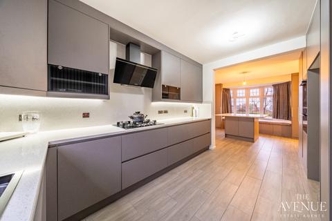 3 bedroom detached house for sale, Excellent West Bridgford  school catchment area plus planning permission! No chain!