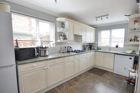 4 bedroom detached house for sale, Swallowfields, Gillingham