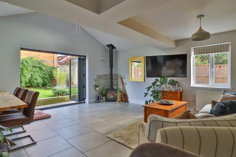4 bedroom semi-detached house for sale, Dunkirk Drive, Norton, WR5 2SG