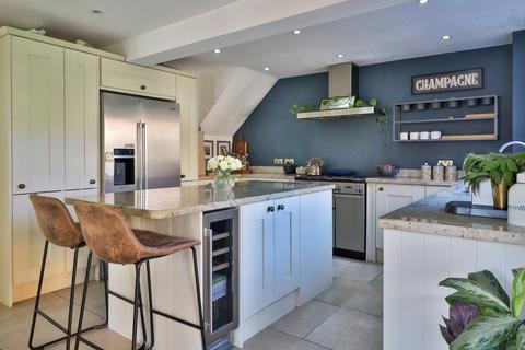 4 bedroom semi-detached house for sale, Dunkirk Drive, Norton, WR5 2SG