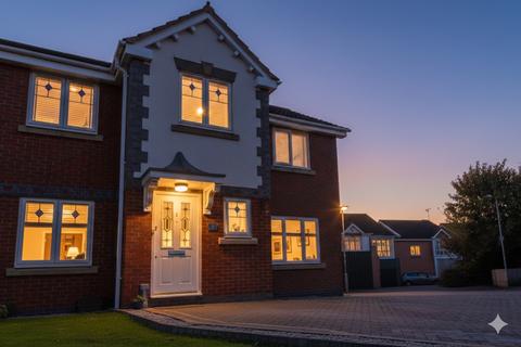 4 bedroom semi-detached house for sale, Dunkirk Drive, Norton, WR5 2SG