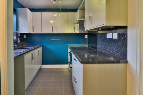 2 bedroom semi-detached house to rent, Northleach Close, WR4 9XR