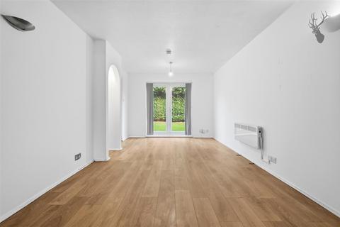 2 bedroom flat to rent, Hereward Green, Loughton IG10