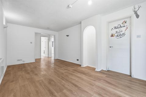 2 bedroom flat to rent, Hereward Green, Loughton IG10