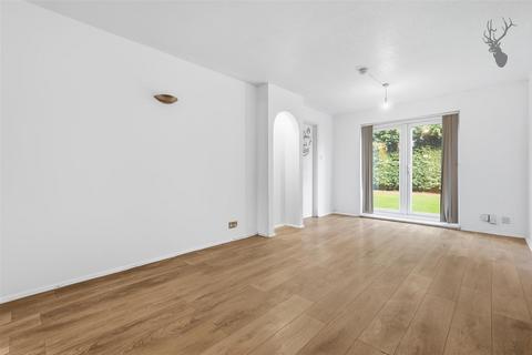 2 bedroom flat to rent, Hereward Green, Loughton IG10