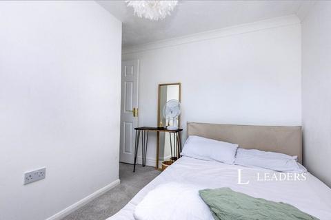 1 bedroom semi-detached house to rent, 32 Homestall, GU2