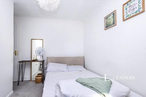 1 bedroom semi-detached house to rent, 32 Homestall, GU2