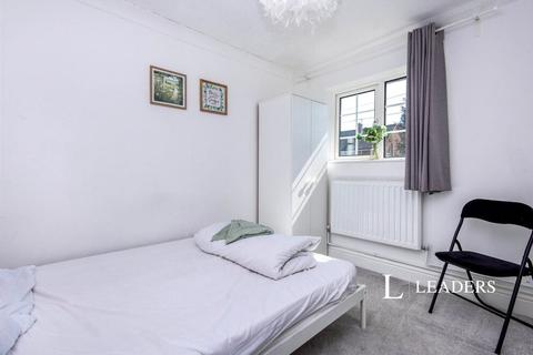 1 bedroom semi-detached house to rent, 32 Homestall, GU2
