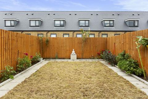 3 bedroom terraced house to rent, Sherbourne Close, Dartford DA1
