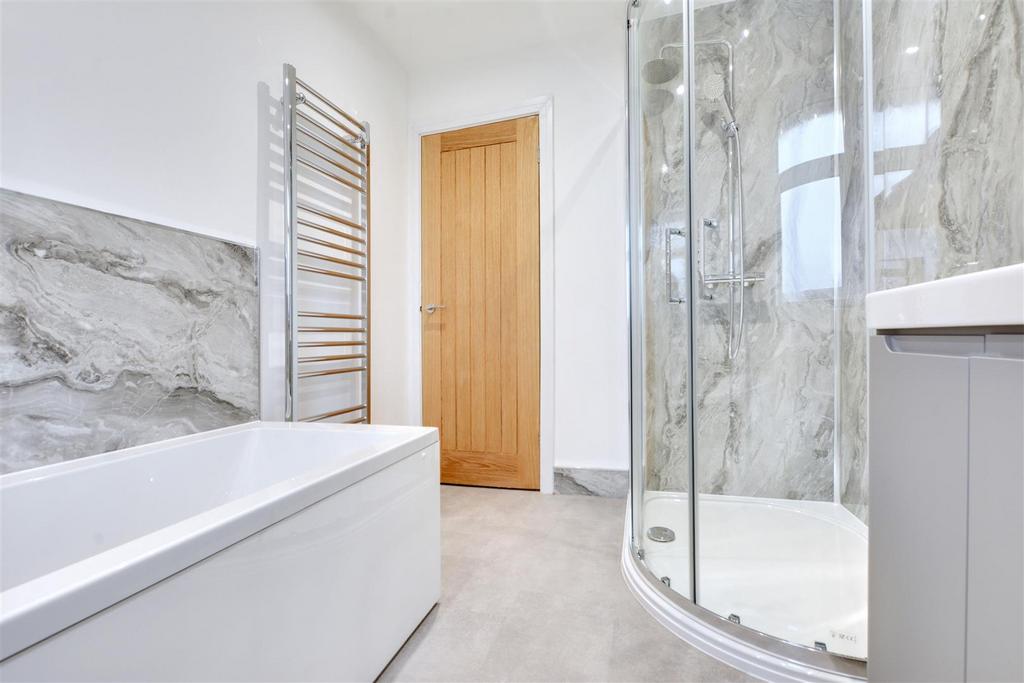 Bathroom 5.jpeg