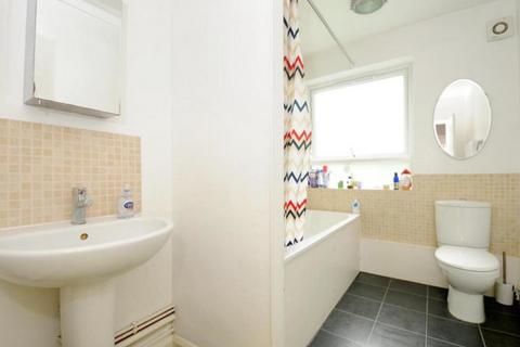 2 bedroom apartment to rent, Waynflette Street, London, SW18