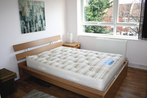 2 bedroom apartment to rent, Waynflette Street, London, SW18
