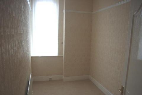 3 bedroom flat to rent, Canterbury Street, South Shields