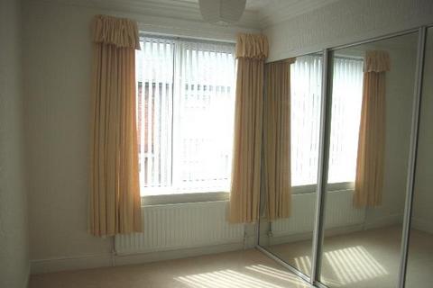 3 bedroom flat to rent, Canterbury Street, South Shields