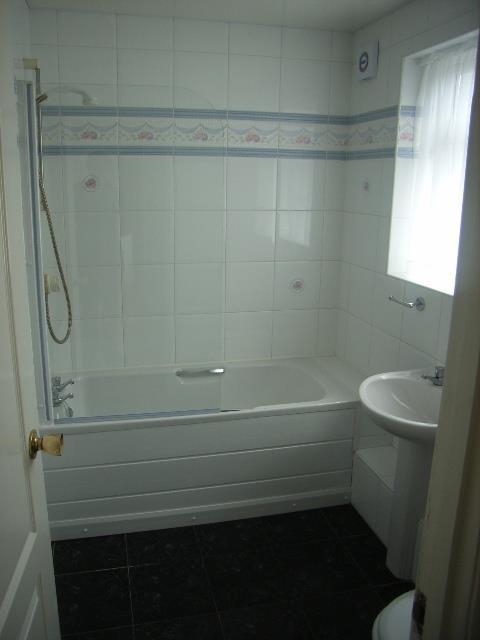 25 Cantrebury Street Bathroom.JPG