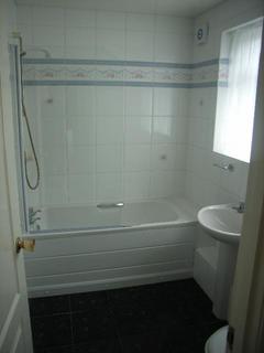 3 bedroom flat to rent, Canterbury Street, South Shields