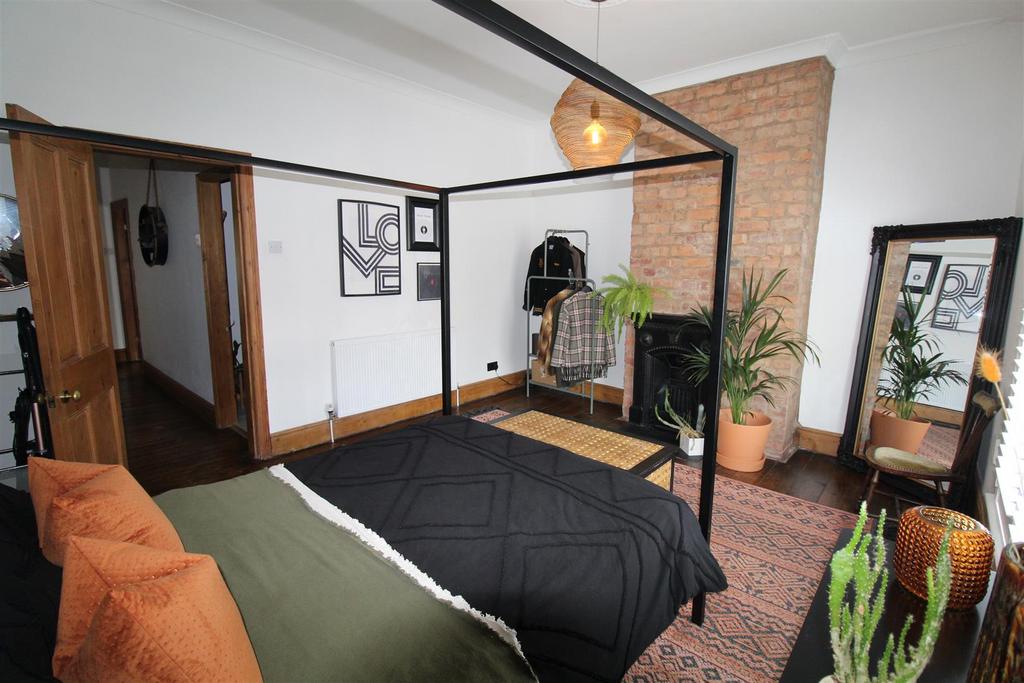 Main bedroom2.JPG