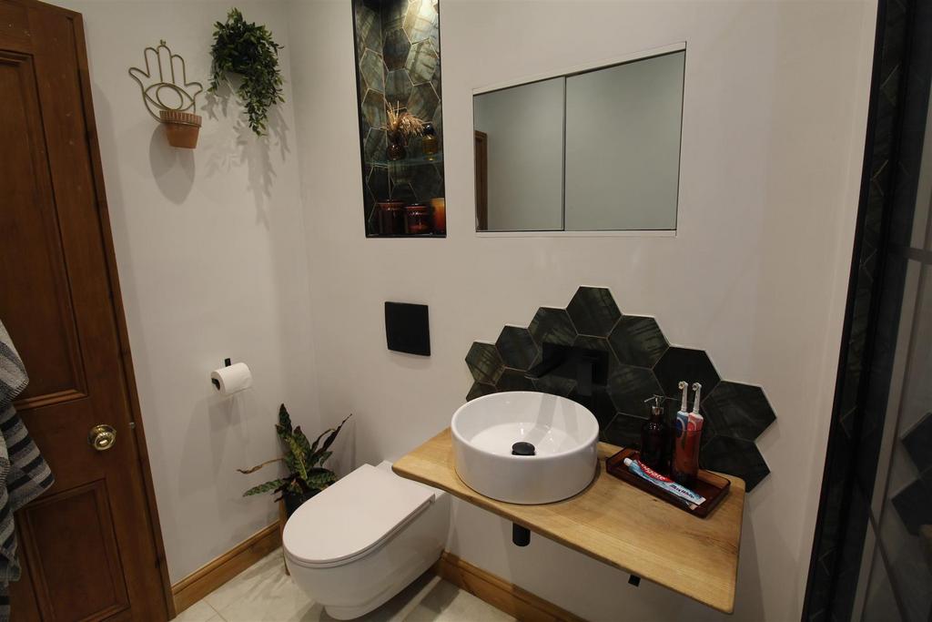 Shower room 2.JPG
