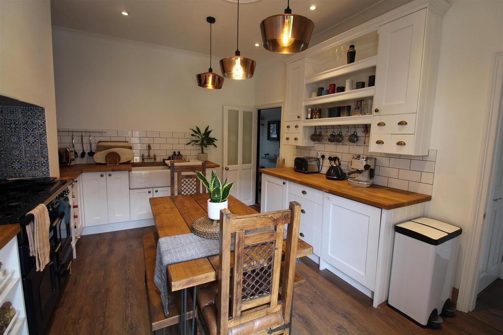 Kitchen2 JPG