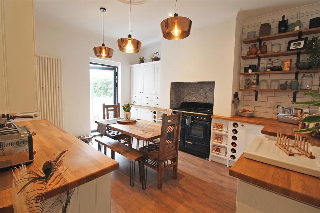 Kitchen3.jpg
