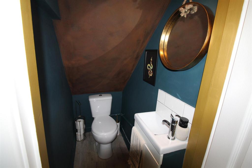 Downstairs w.c.JPG