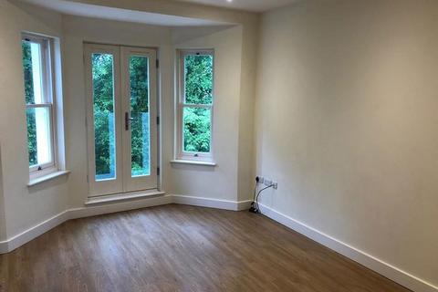 2 bedroom flat to rent, The Broadway, Haywards Heath, RH16 3RH