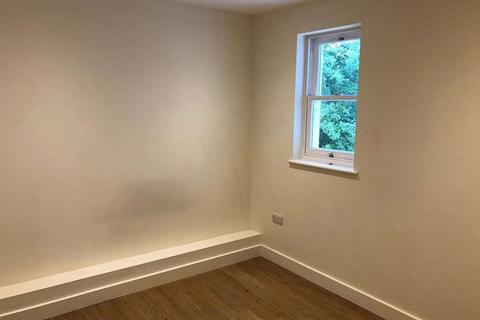 2 bedroom flat to rent, The Broadway, Haywards Heath, RH16 3RH