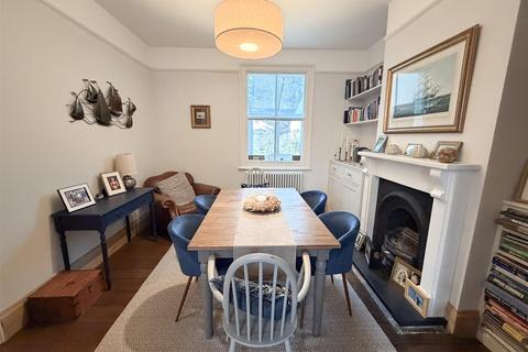4 bedroom house to rent, Victoria Terrace, Cheltenham GL52 6BN