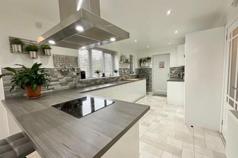 4 bedroom detached house for sale, Vine Close, Hixon, ST18