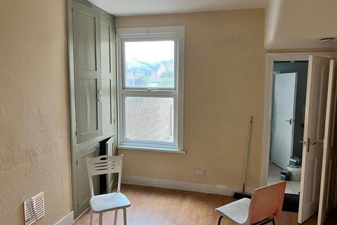 1 bedroom flat to rent, Salisbury Road, London E12